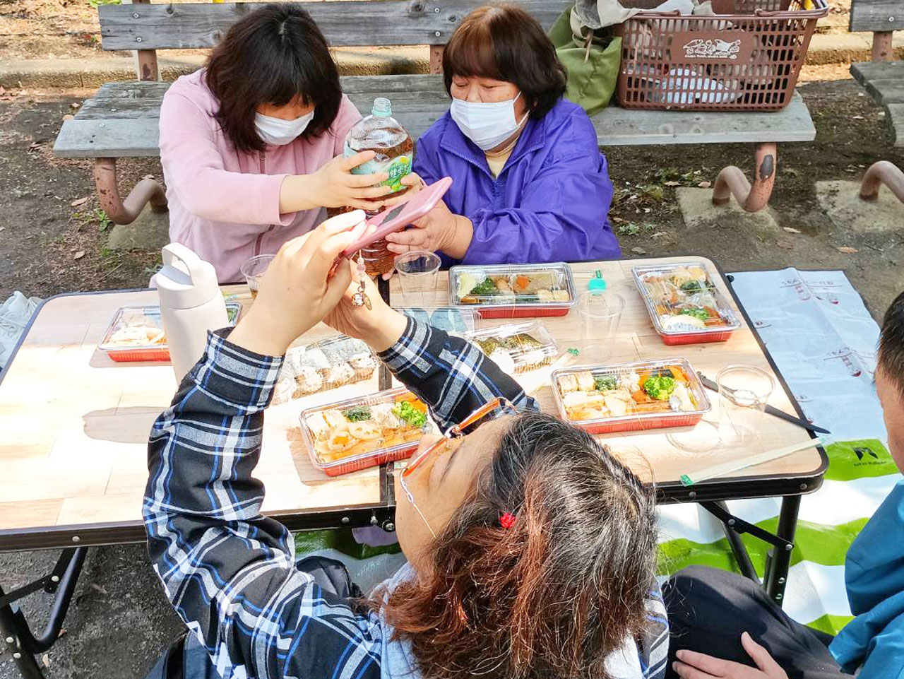 [花見！] GH有志は公園で！一方の学園は「花よりシュークリーム」(笑)！：３月29日(日)、４月１日(水)