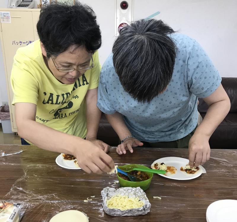 [平日ですが「ホリデー日課！」]   餃子の皮でピザをつくりました！ ～ ７月24日(水)