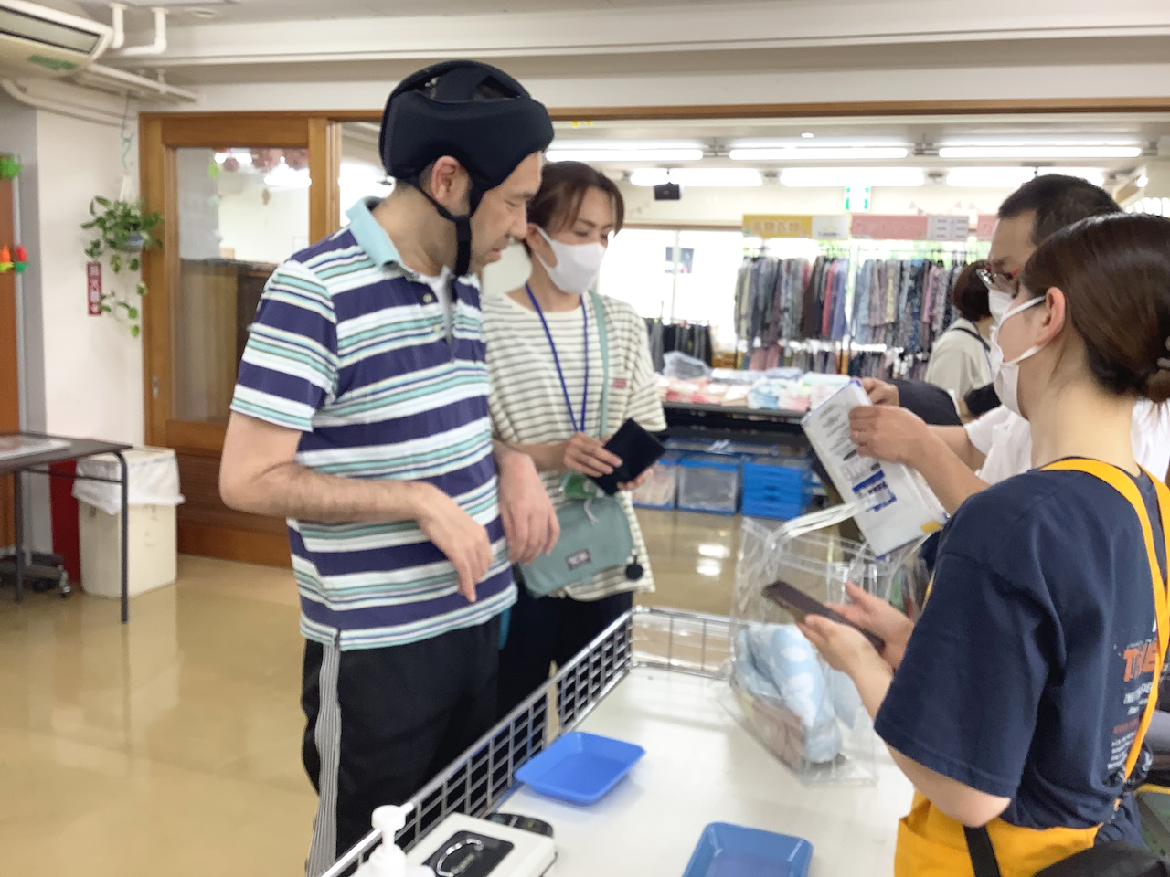 [「衣」における「意思決定支援」を!] 2回目の学園内衣類販売 :5月26日(月)4