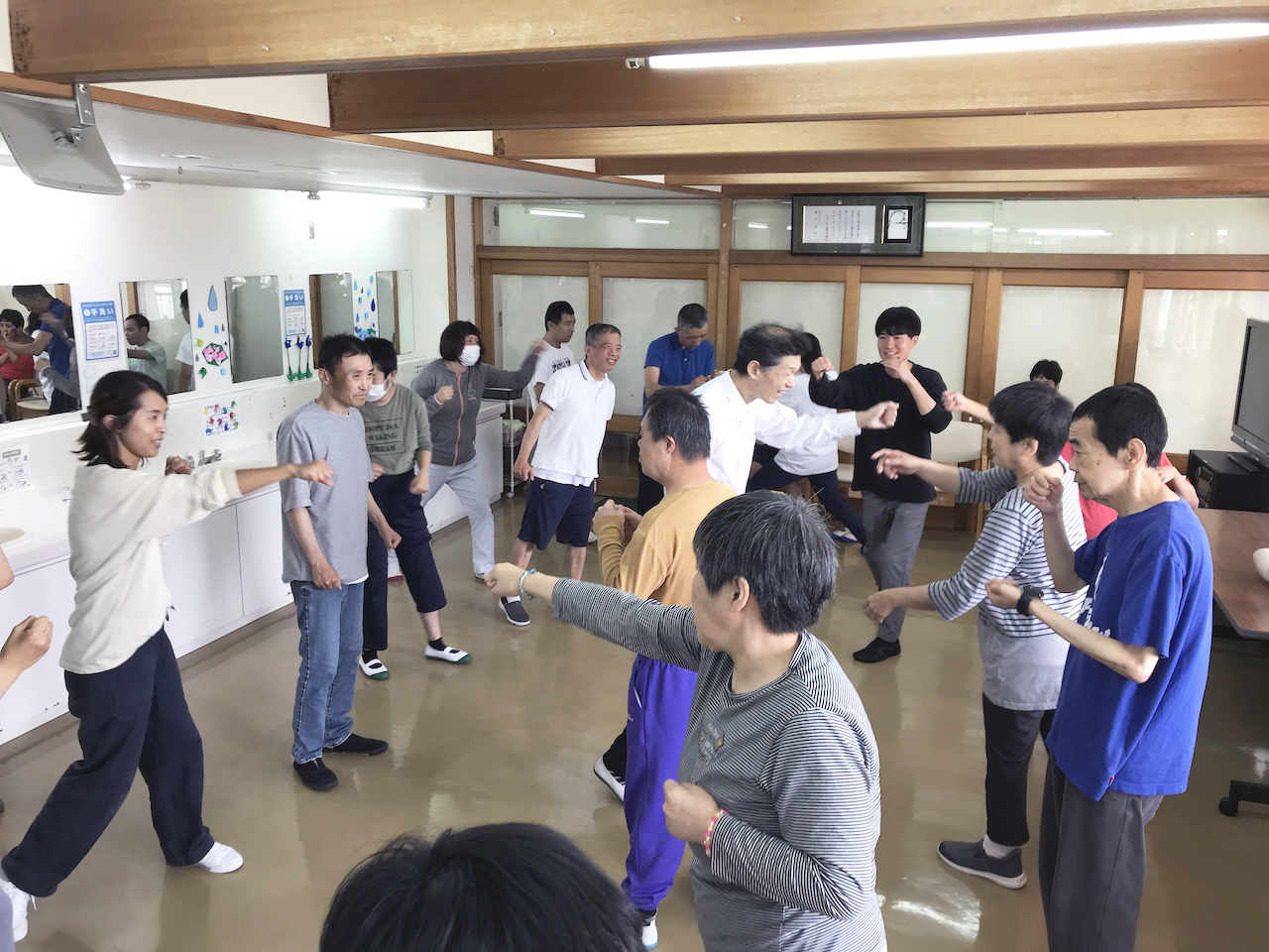 [トライアル!] 身体を動かす新しい取組み = ボクササイズ♪の試行!:5月26日(月)1