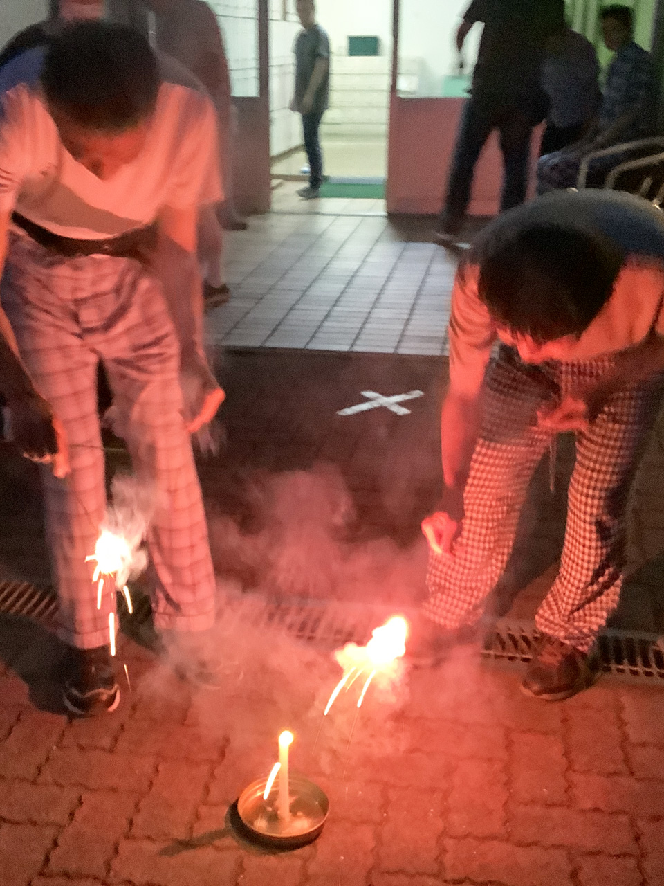 [お盆前の納め会！] 今年は、夕方に、手持ち花火も楽しみました！：8月8日(金)3