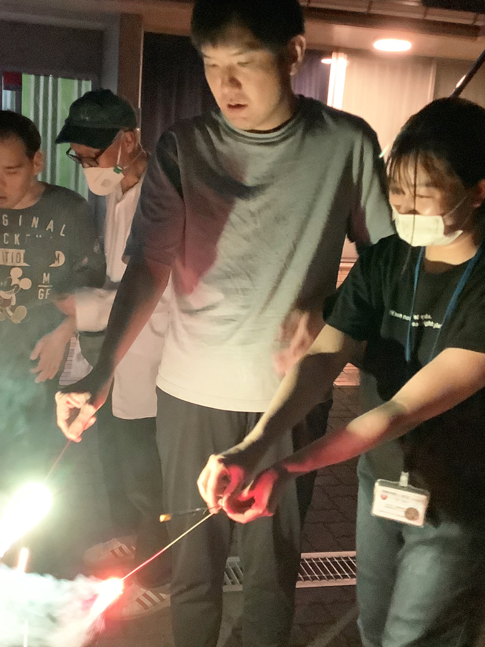 [お盆前の納め会！] 今年は、夕方に、手持ち花火も楽しみました！：8月8日(金)5