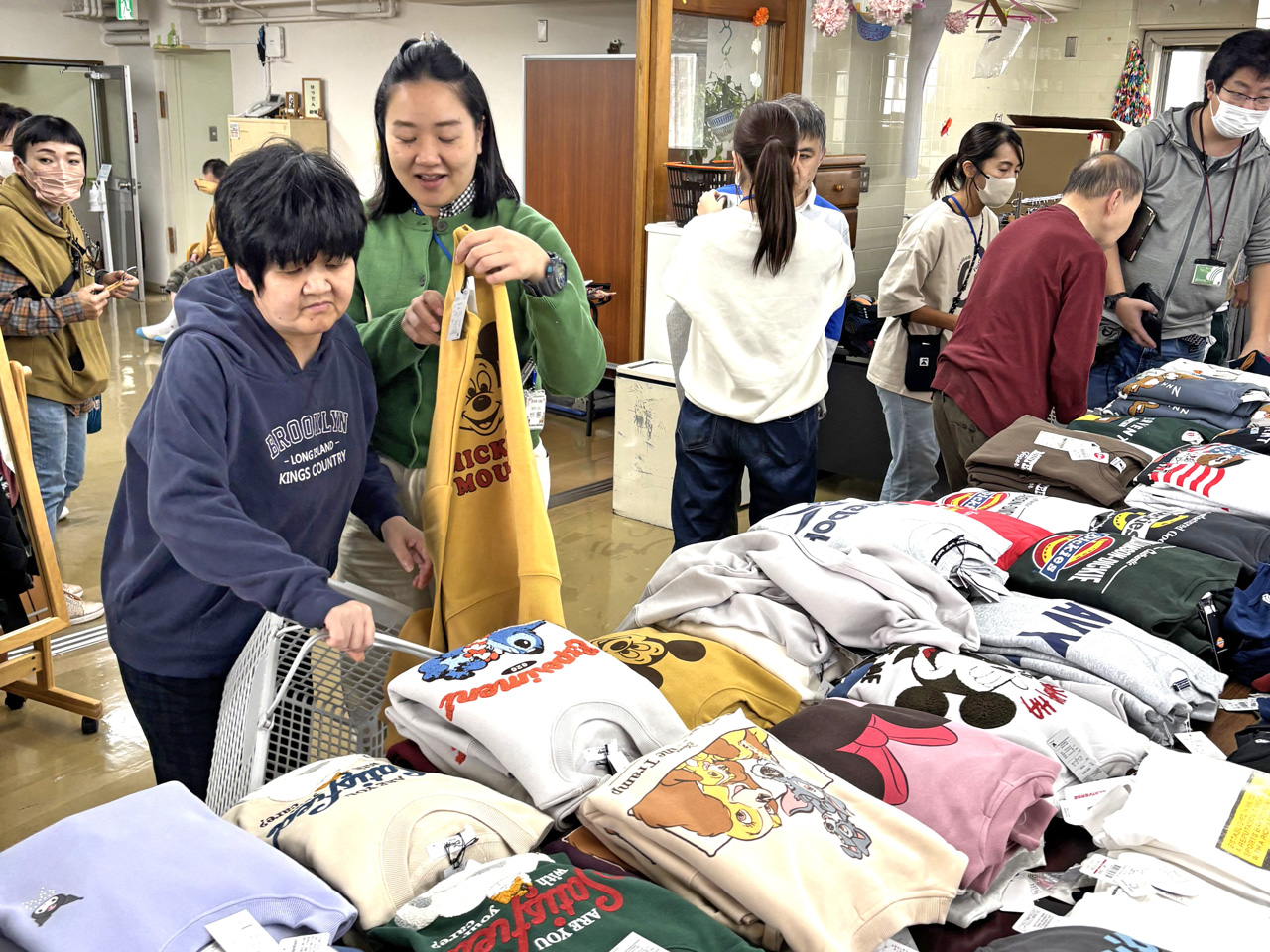 [「衣」の選択] 今年２回目の衣類出張販売は５月と違うお店をお招きし！：11月11日(火) 1