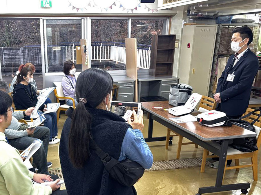 [訓練！] 新しいタイプのAEDの操作訓練を行いました：12月25日(木) 1