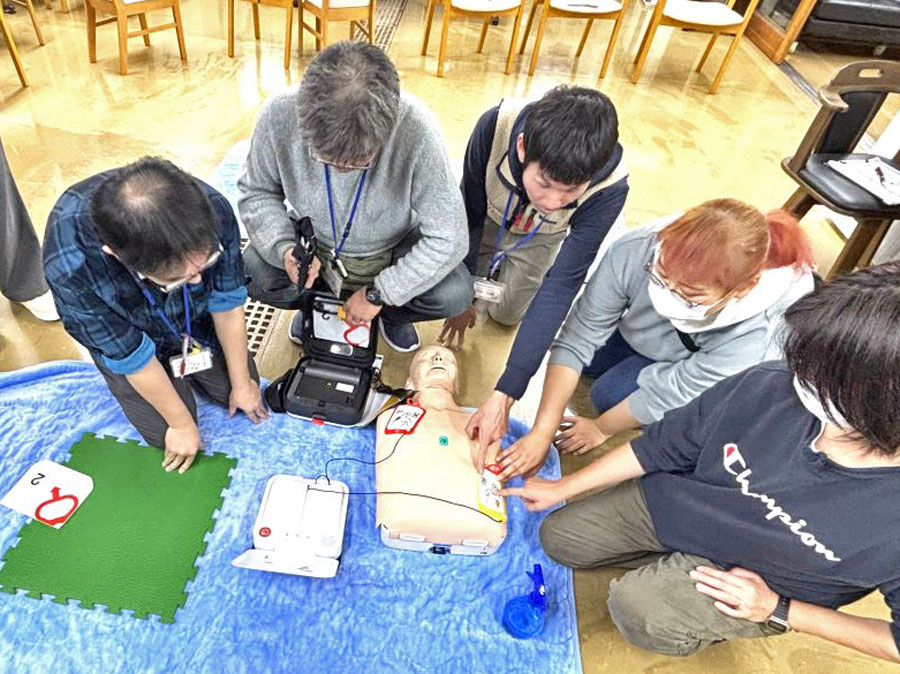 [訓練！] 新しいタイプのAEDの操作訓練を行いました：12月25日(木) 3