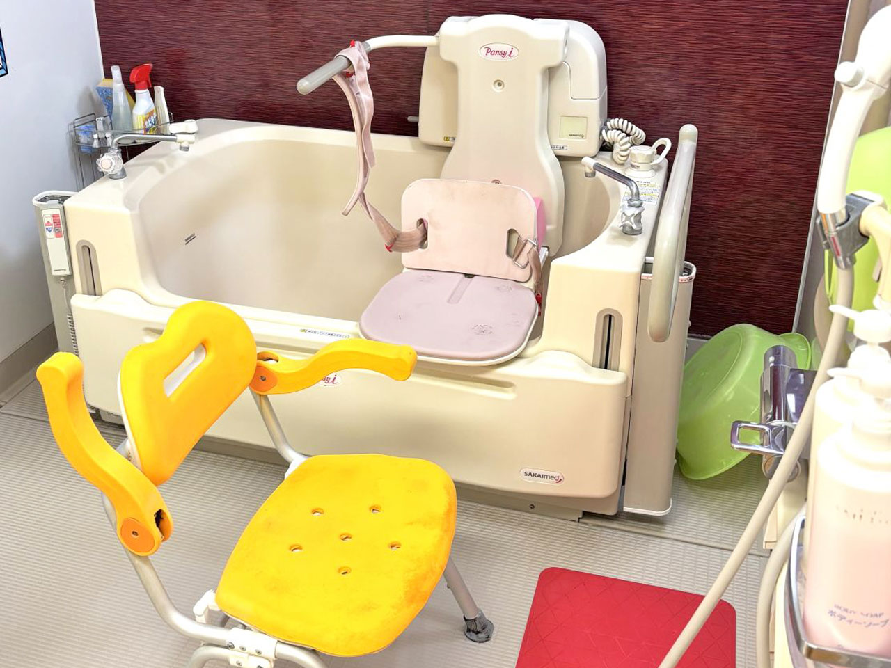 [園内研修！] 高齢者介護施設にて介護浴の体験研修を行いました：12月25日(木) 1