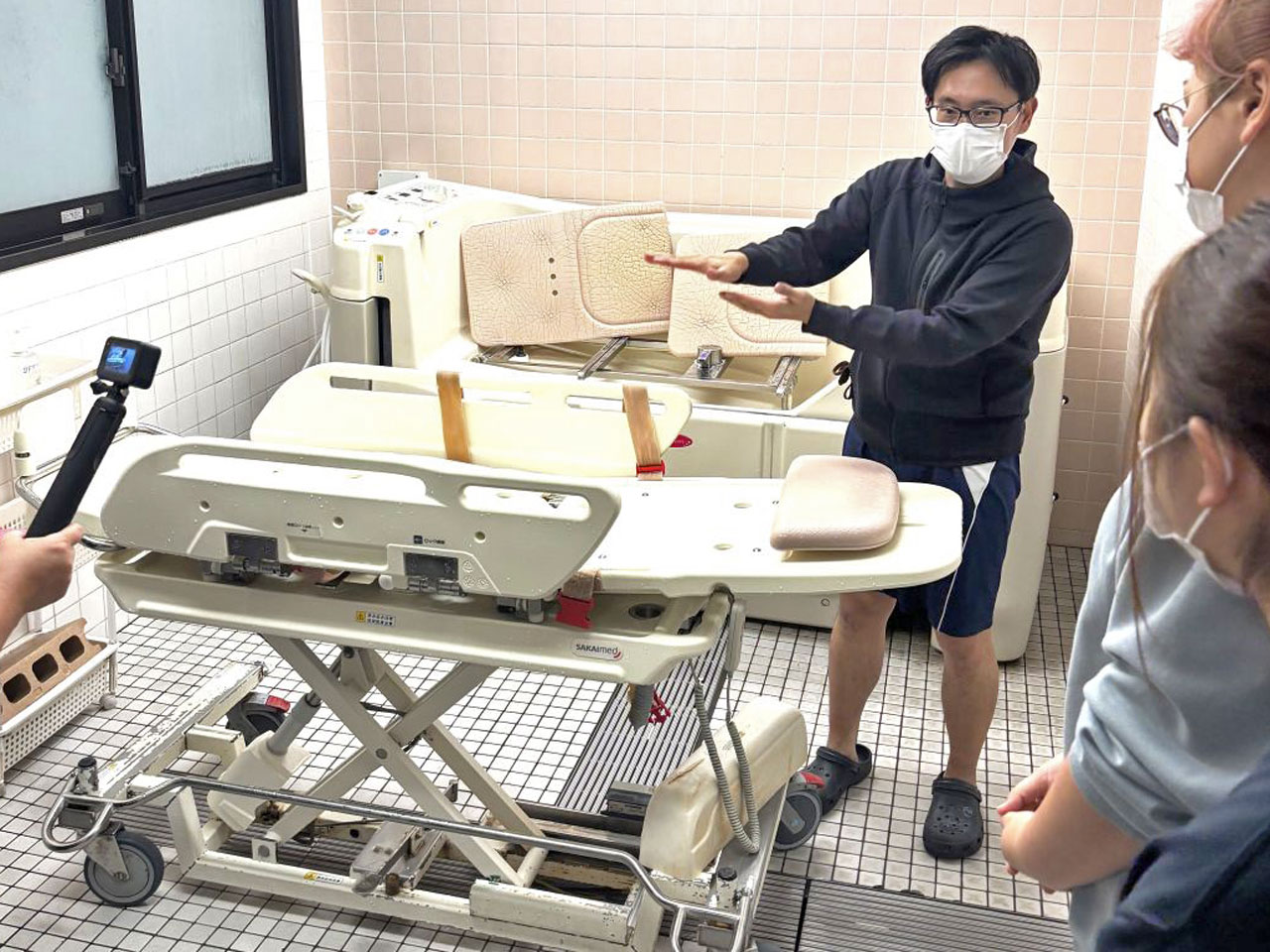 [園内研修！] 高齢者介護施設にて介護浴の体験研修を行いました：12月25日(木) 3